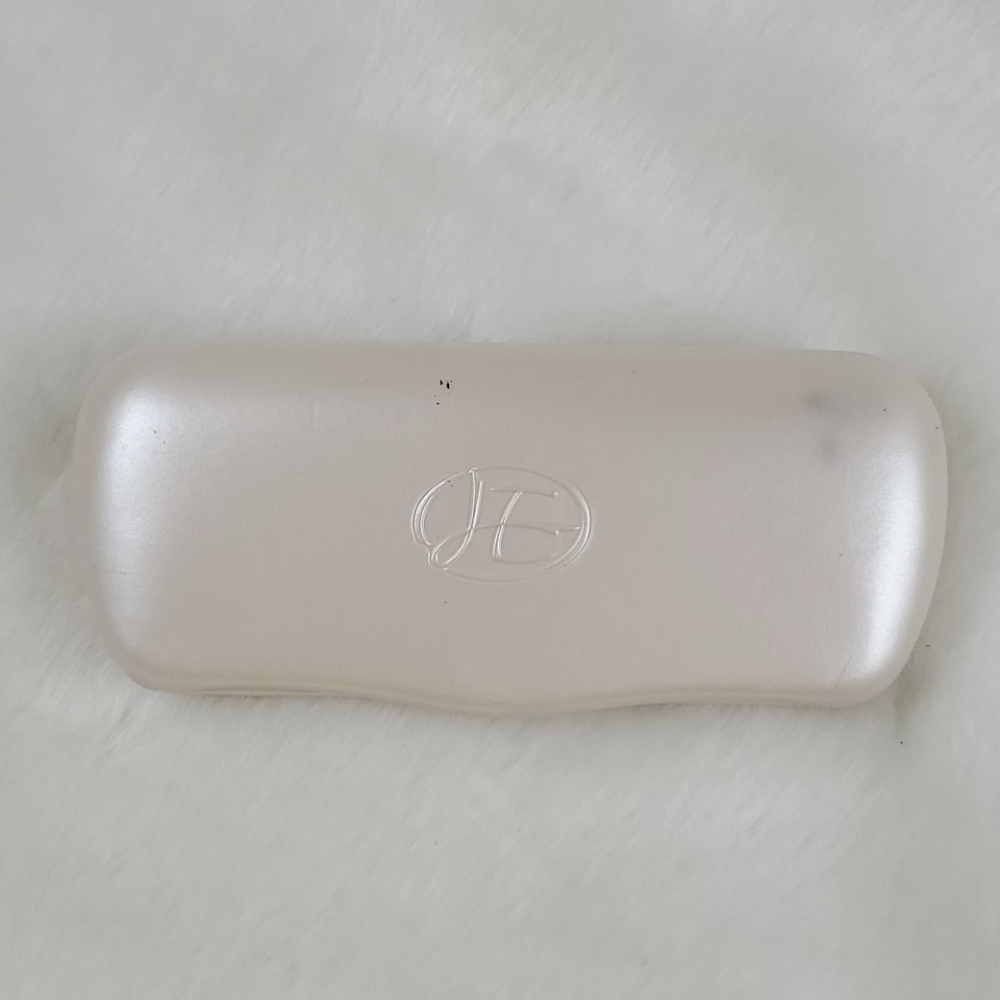 Linda Evan's eye wear case minimalist